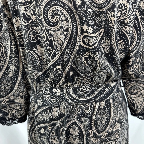 Jones New York Belted Robe Women’s L/XL 3/4 Sleeves Tan Black Paisley V Neck - Picture 3 of 8